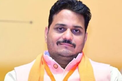 Vibhu Pawar (Politician) Wiki, Age, Family, Political Career, Biography & More