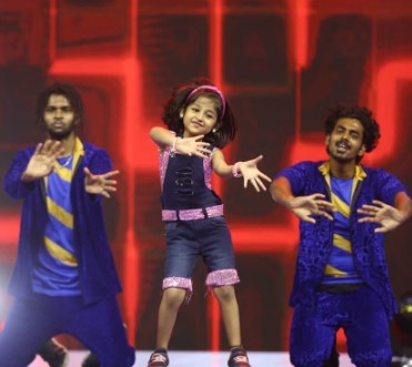 Baby Aazhiya in a still from the dance reality show 'Colors Tamil Thiruvizha' (2022)